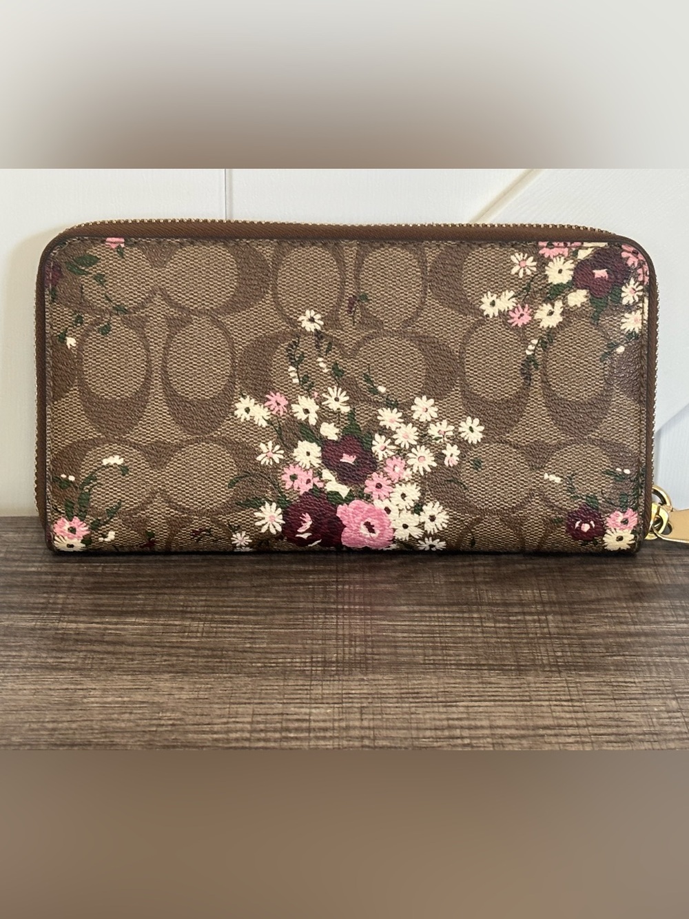 EUC Coach Long Zip Around Wallet in Signature Canvas with Evergreen Floral - Picture 2 of 12